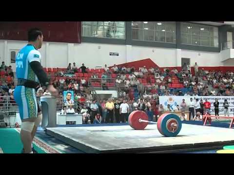 Kazakhstan weightlifter Anatoly Khrapaty competes for the Soviet