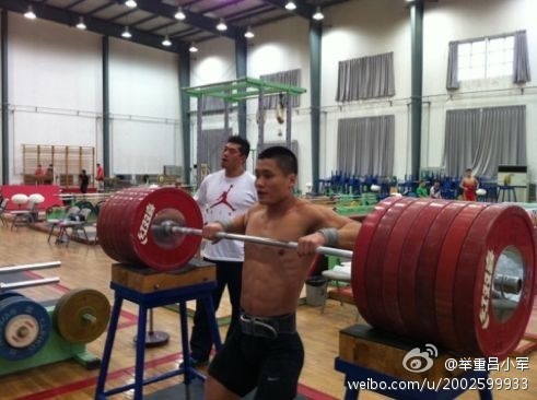 Lu Xiajun 370kg Half Squat