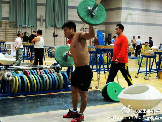 Lu Xiajun Barbell Sidebends