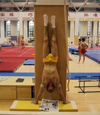 Chen Yibing Wall Handstand