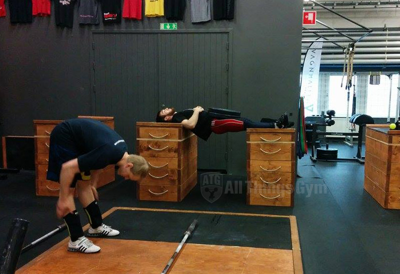 apti-aukhadov-weighted-reverse-plank-on-jerk-boxes-atg