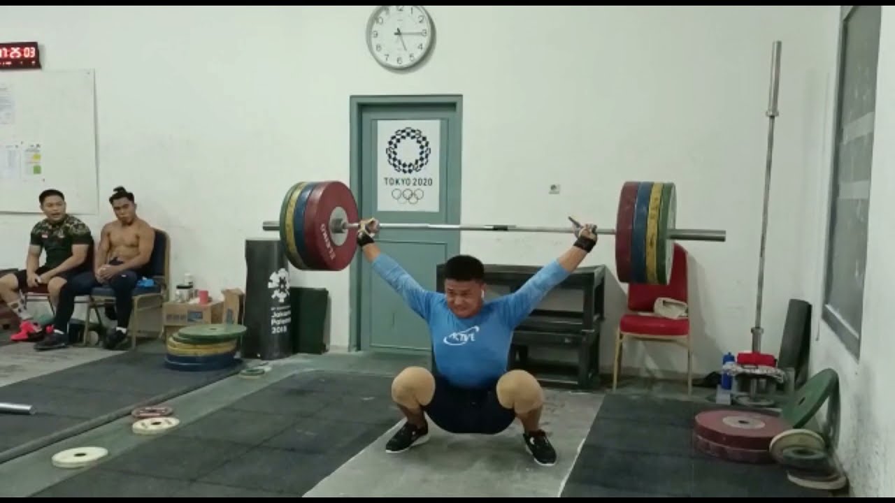 18 year old Rizki Juniansyah (73kg) 160kg Snatch + Clean & Jerks 200kg ...